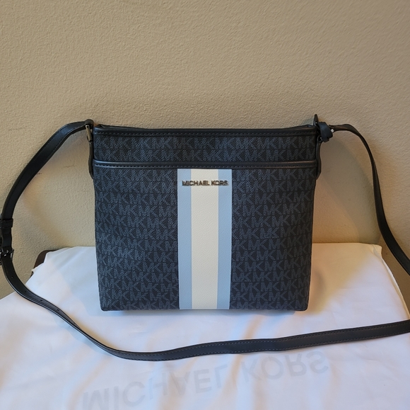 Michael kors crossbody bag - Picture 2 of 15